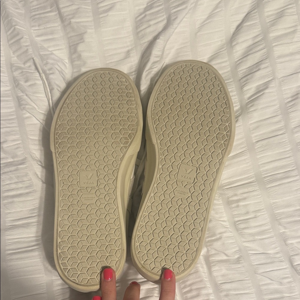 Veja White and Off-White Low-Top Sneakers - Picture 4 of 5